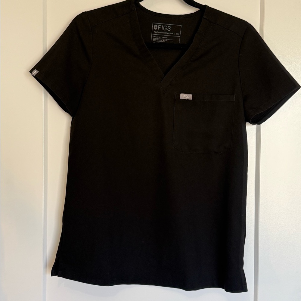 Figs women’s Catarina one pocket scrub top.